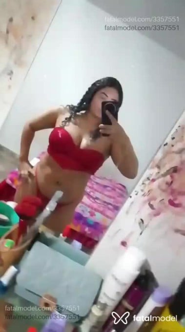 Acompanhante mulher com cabelo castanho de olhos castanhos - Leticia Acompanhante mulher com cabelo castanho de olhos castanhos - Leticia