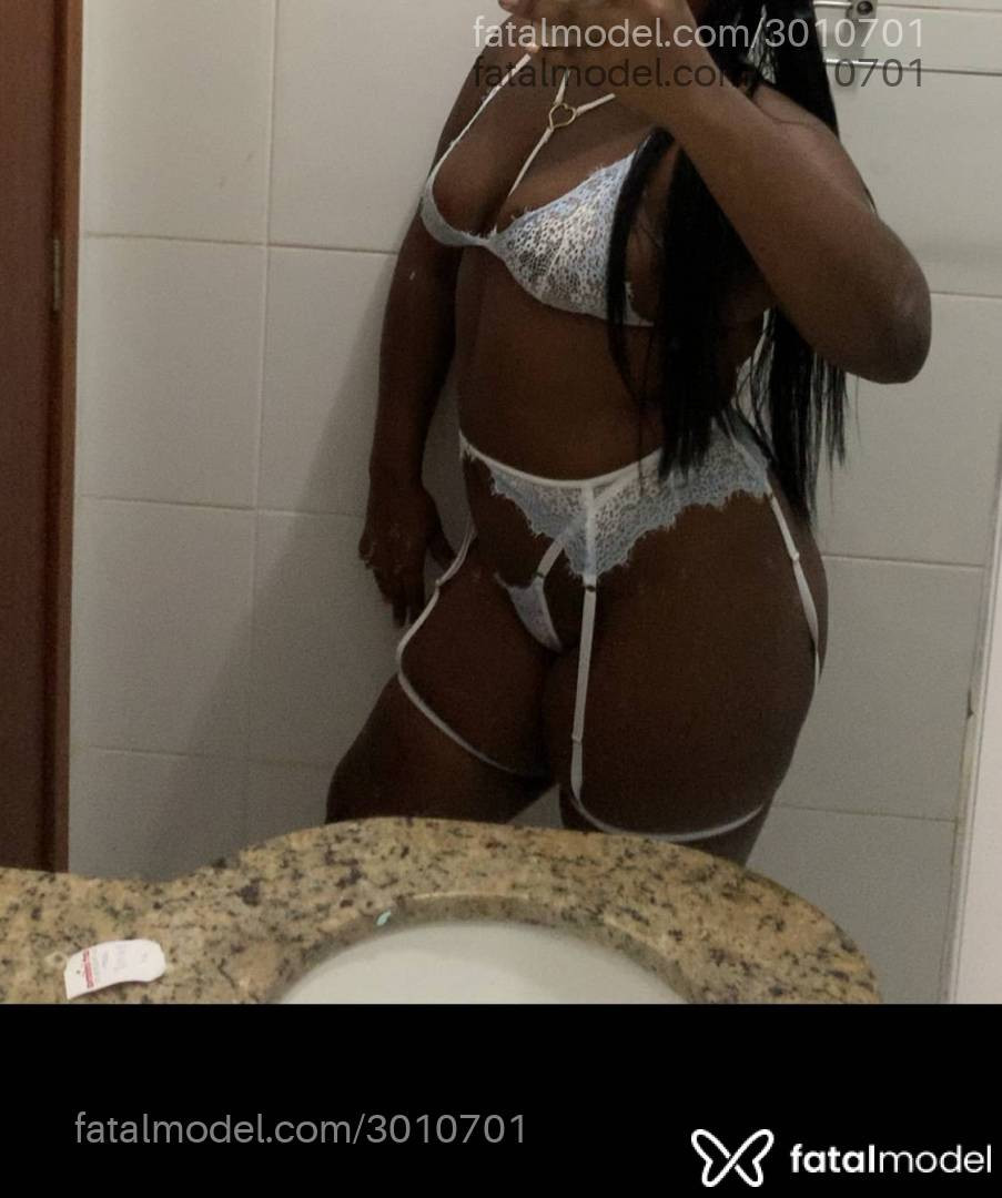 Acompanhante mulher com cabelo castanho de olhos castanhos - Júlia Castro
