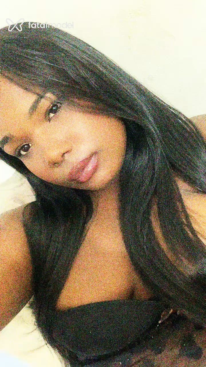 Acompanhante mulher com cabelo castanho de olhos castanhos - Júlia Castro