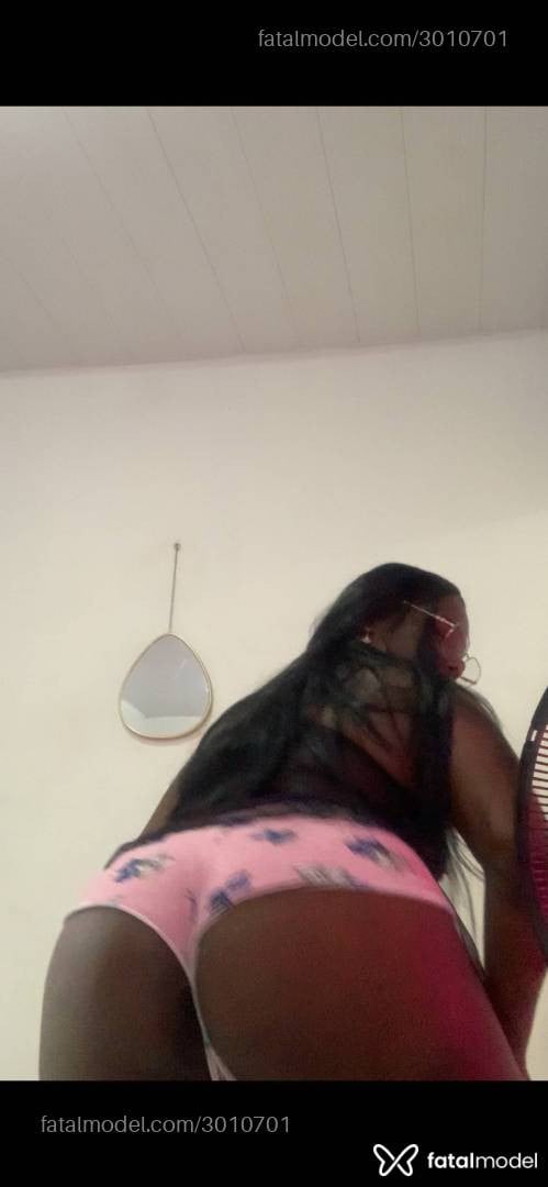 Acompanhante mulher com cabelo castanho de olhos castanhos - Júlia Castro