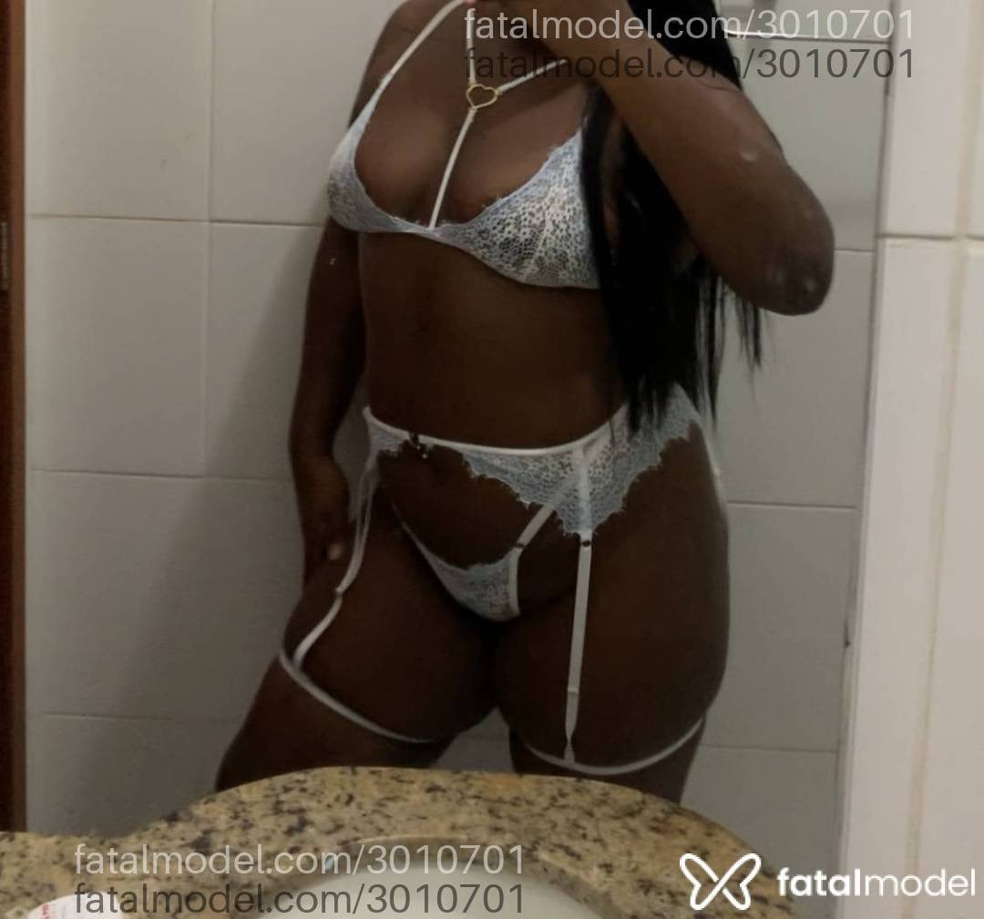 Acompanhante mulher com cabelo castanho de olhos castanhos - Júlia Castro