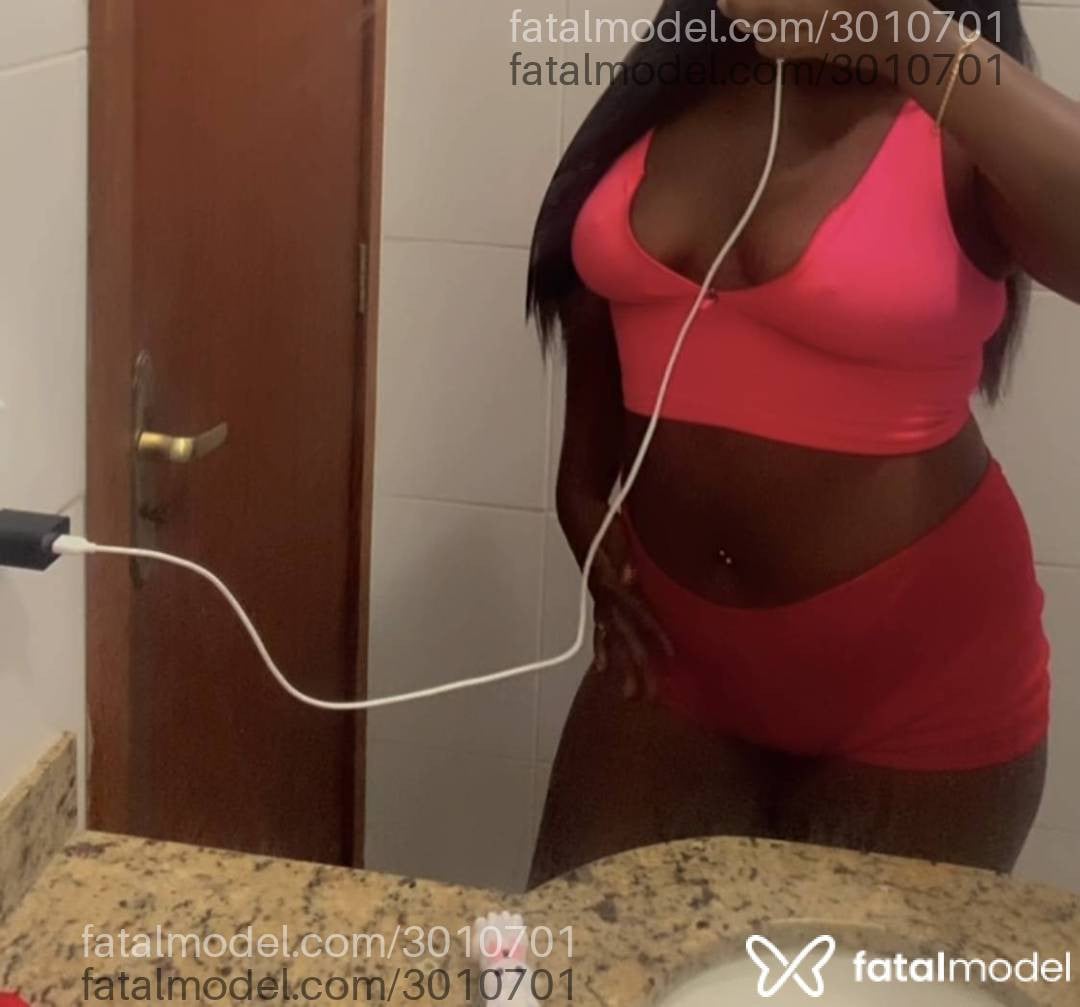 Acompanhante mulher com cabelo castanho de olhos castanhos - Júlia Castro