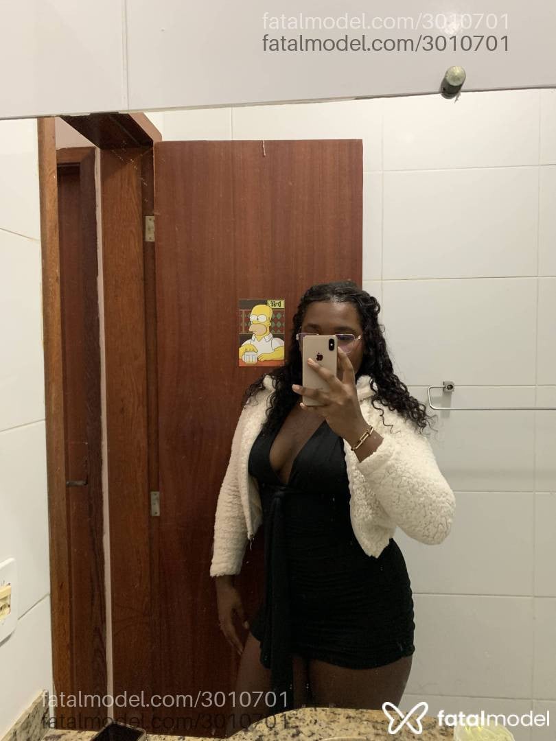 Acompanhante mulher com cabelo castanho de olhos castanhos - Júlia Castro