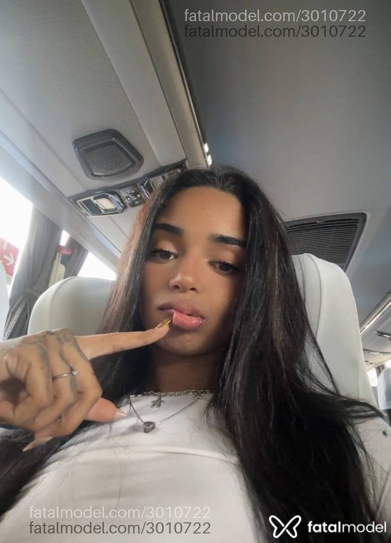 Acompanhante mulher trans morena (o) de olhos castanhos - Samy