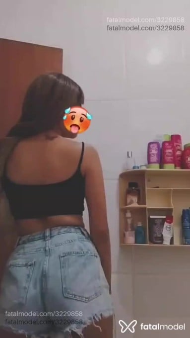 Acompanhante mulher com cabelo castanho de olhos castanhos - Pérola