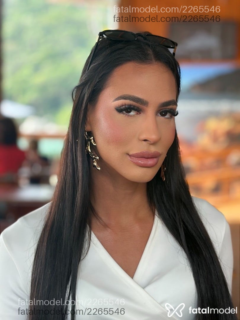 Acompanhante mulher trans com cabelo castanho de olhos castanhos em Joinville Acompanhante mulher trans com cabelo castanho de olhos castanhos em Joinville - Mirelladotada