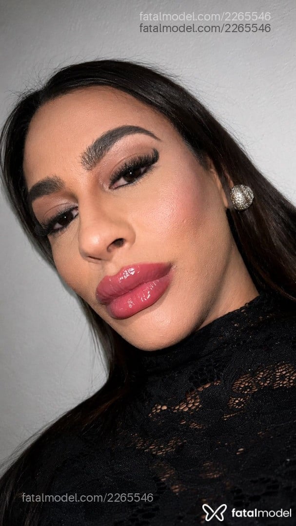 Acompanhante mulher trans com cabelo castanho de olhos castanhos em Joinville Acompanhante mulher trans com cabelo castanho de olhos castanhos em Joinville - Mirelladotada