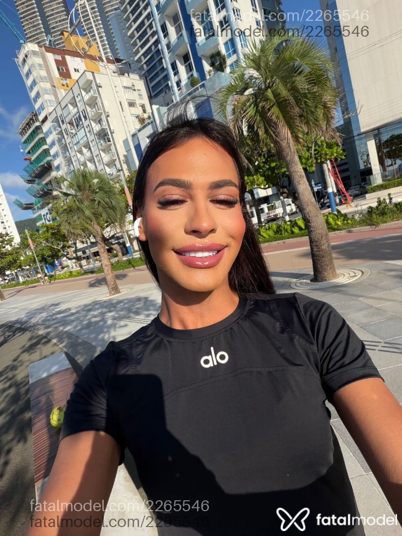 Acompanhante mulher trans com cabelo castanho de olhos castanhos em Joinville Acompanhante mulher trans com cabelo castanho de olhos castanhos em Joinville - Mirelladotada