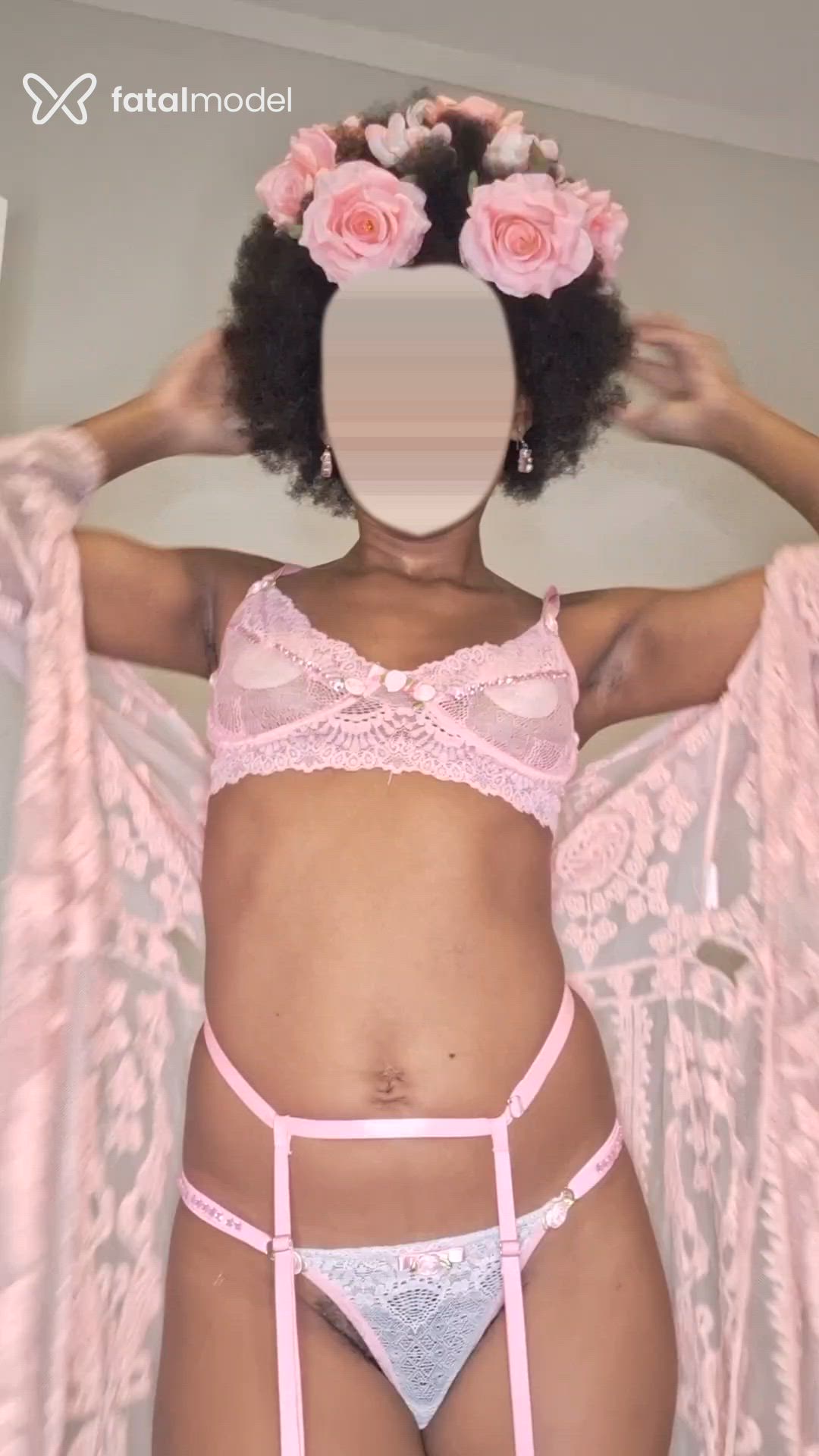 Acompanhante mulher morena (o) de olhos pretos - Kristall Acompanhante mulher morena (o) de olhos pretos - Kristall