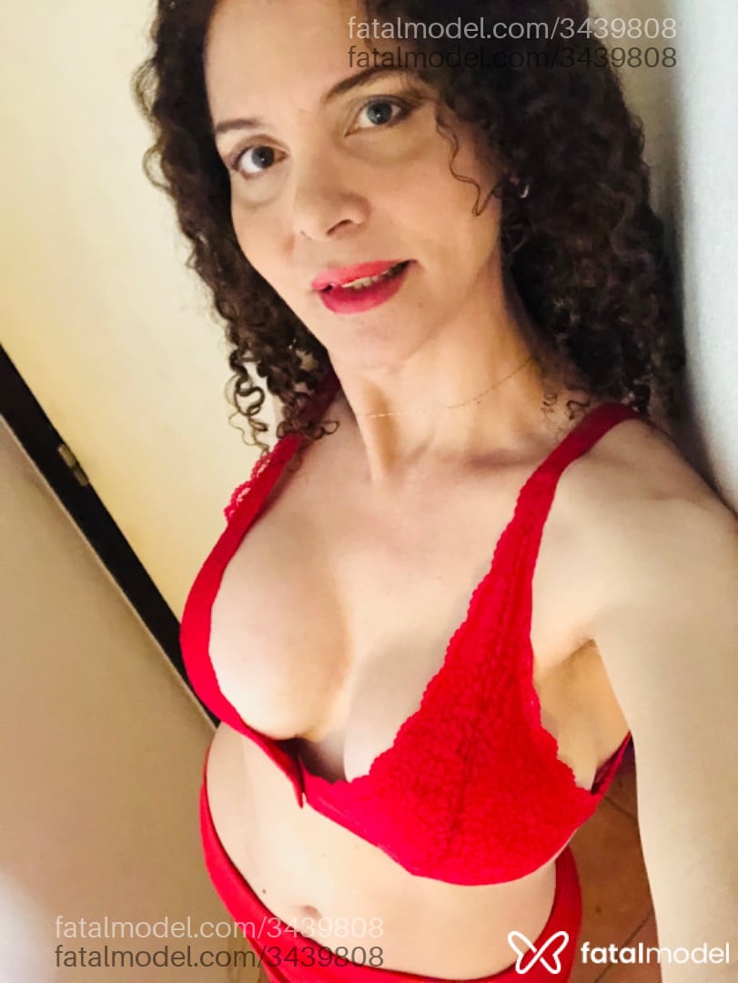 Acompanhante mulher trans com cabelo castanho de olhos castanhos em São Paulo - Adriana Joliee