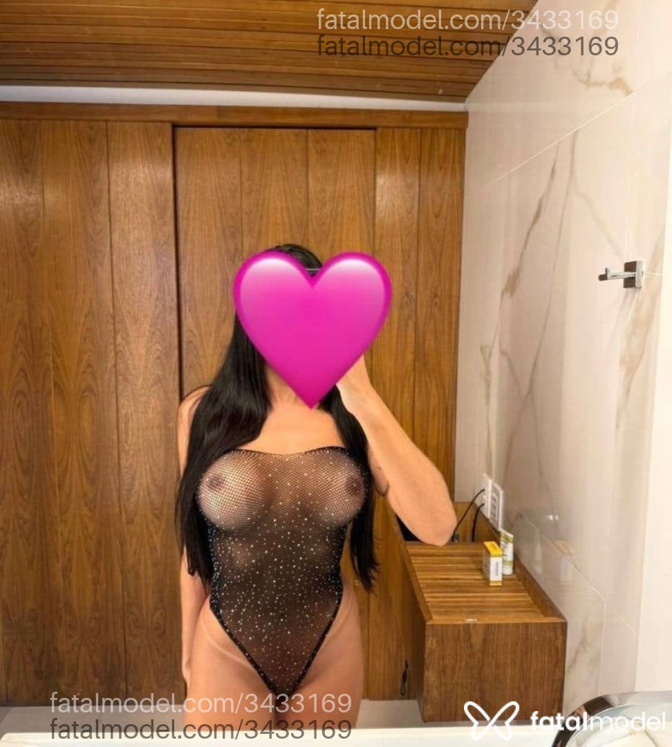 Acompanhante mulher com cabelo castanho de olhos mel em Paranavaí Acompanhante mulher com cabelo castanho de olhos mel em Paranavaí - Alice Matsurie