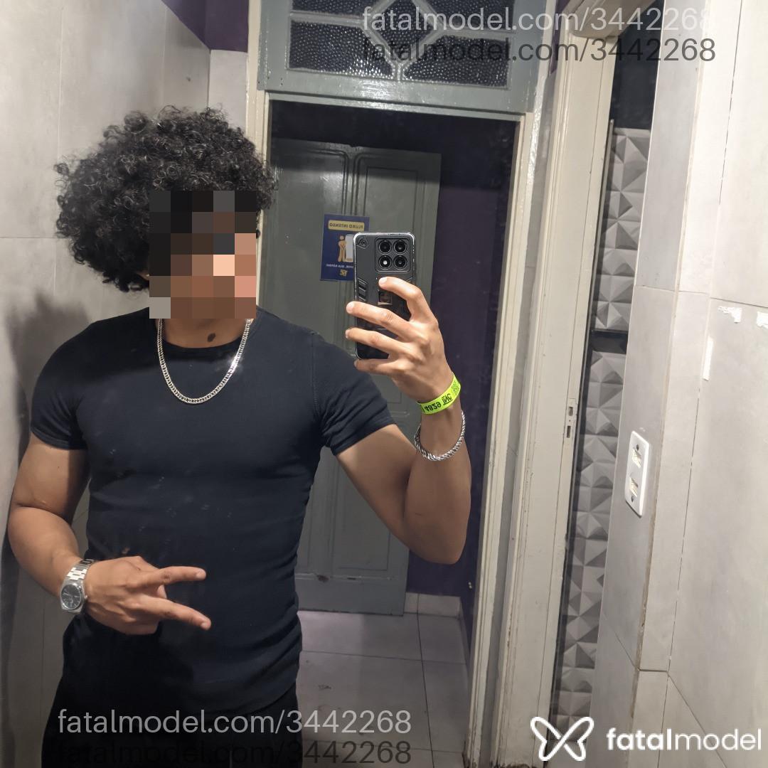 Acompanhante homem com cabelo castanho de olhos castanhos - Tayrone Acompanhante homem com cabelo castanho de olhos castanhos - Tayrone