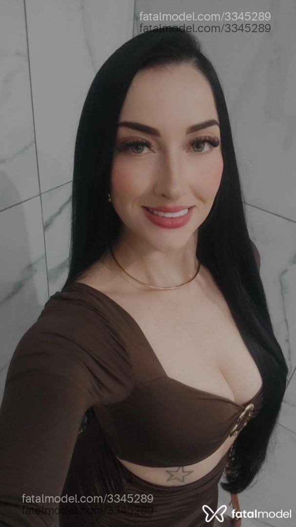 Acompanhante mulher morena (o) de olhos azuis - Paola Acompanhante mulher morena (o) de olhos azuis - Paola