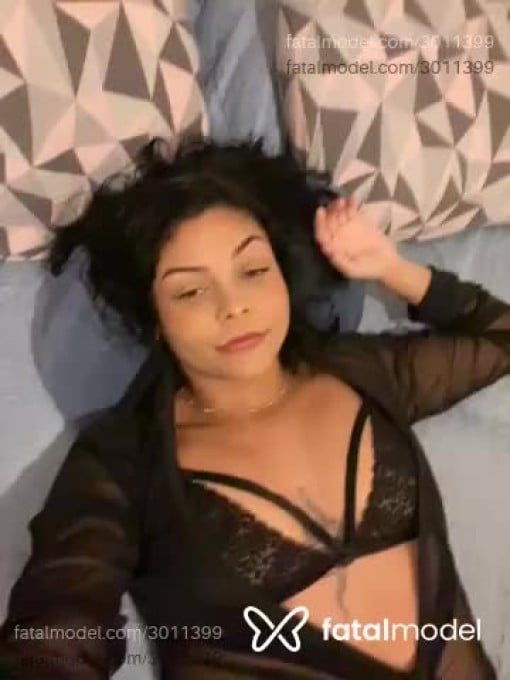 Acompanhante mulher morena (o) de olhos mel - Victoria