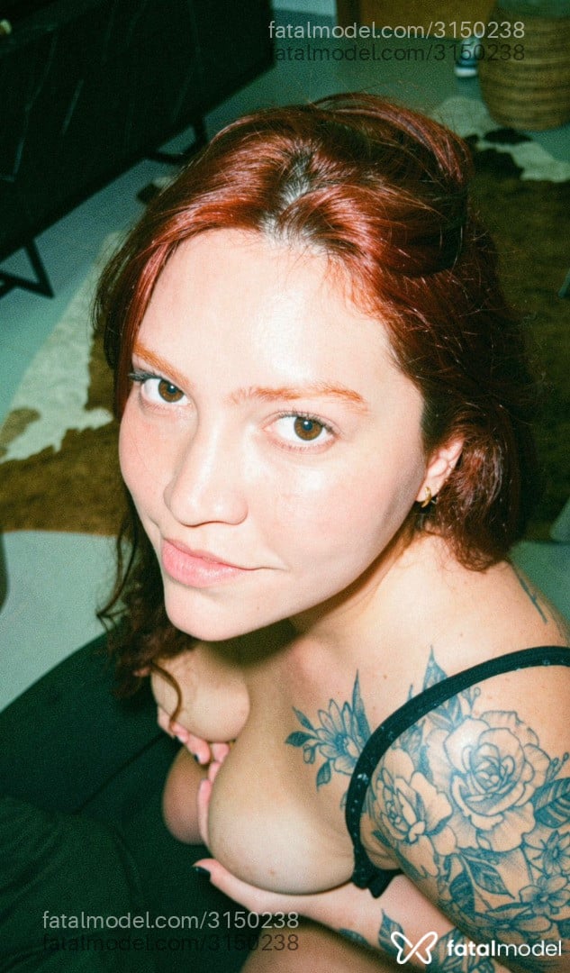 Acompanhante mulher ruiva (o) de olhos castanhos - Luiza Bellini