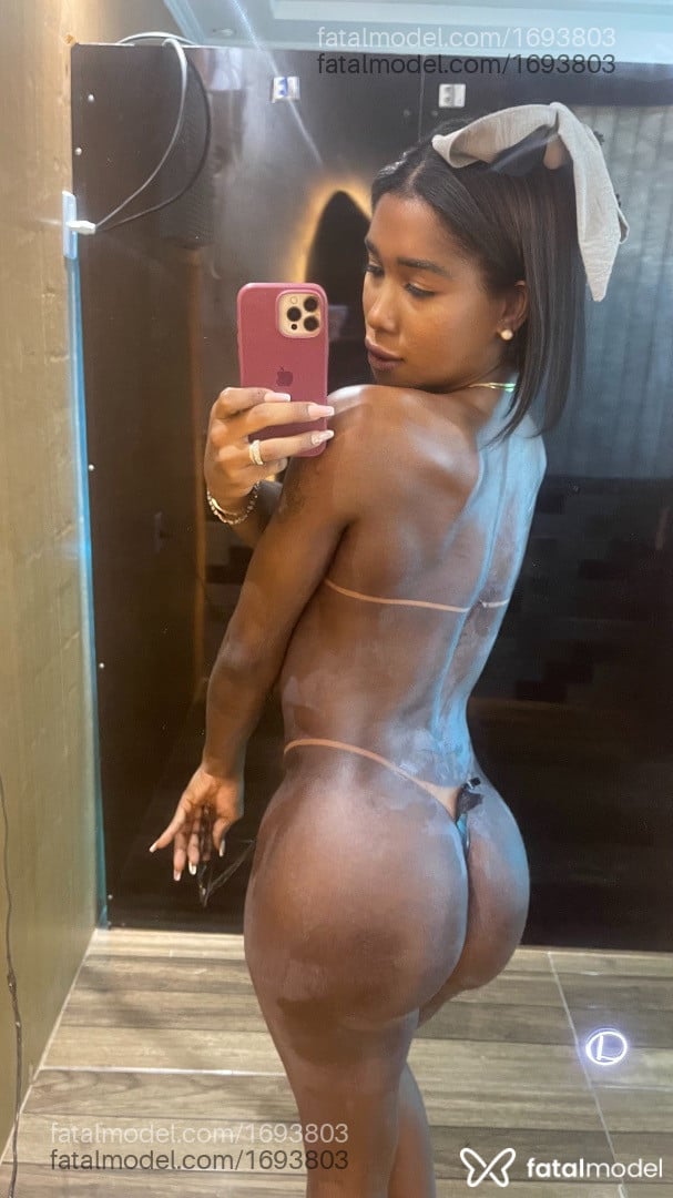Acompanhante mulher trans com cabelo castanho de olhos castanhos em Chapecó - Bia Lopess
