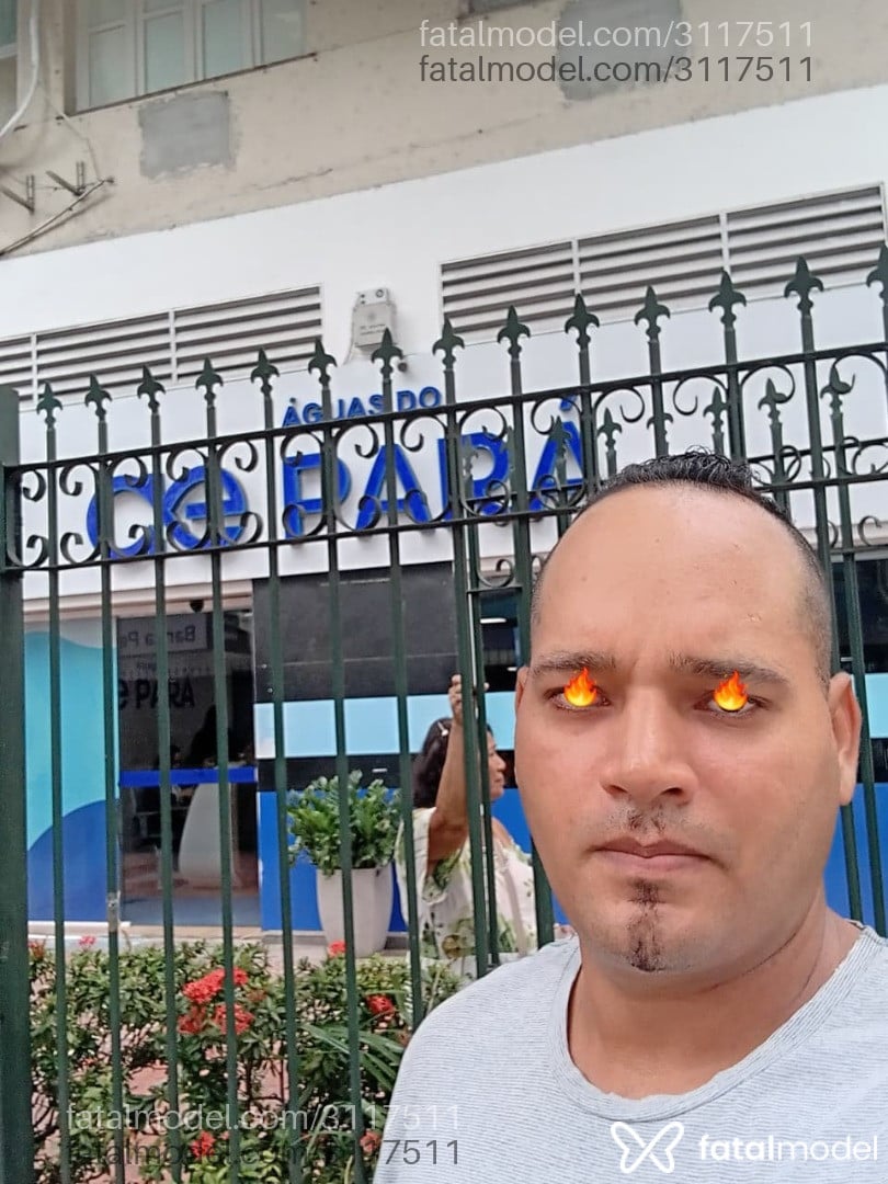 Acompanhante homem com cabelo castanho de olhos pretos em Virtual - David