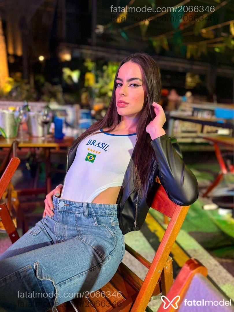 Acompanhante mulher morena (o) de olhos castanhos em São Paulo Acompanhante mulher morena (o) de olhos castanhos em São Paulo - Lua Mel