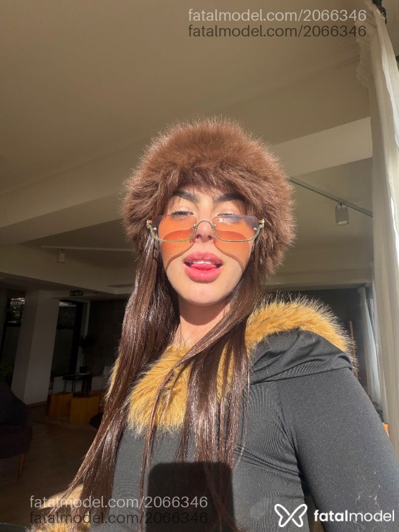 Acompanhante mulher morena (o) de olhos castanhos em São Paulo Acompanhante mulher morena (o) de olhos castanhos em São Paulo - Lua Mel