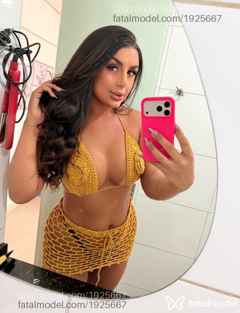 Acompanhante mulher trans com cabelo castanho de olhos pretos em Goiânia - Anny kaliffa