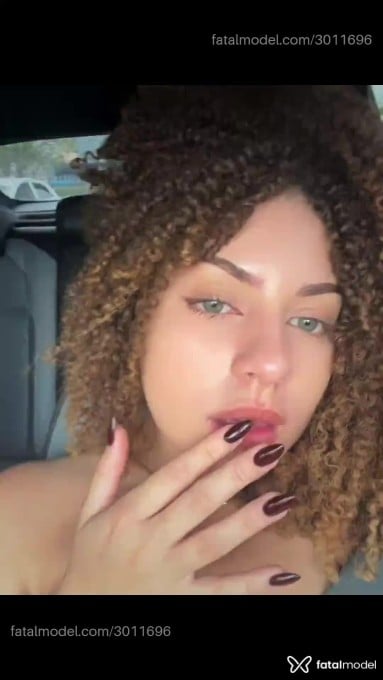 Acompanhante mulher com cabelo castanho de olhos verdes em Sorocaba - Sofia Navarro