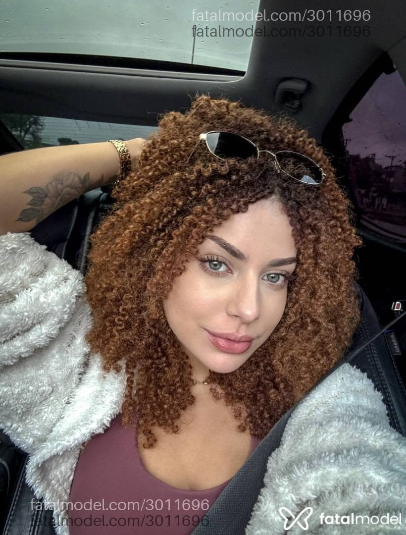 Acompanhante mulher com cabelo castanho de olhos verdes - Sofia Navarro