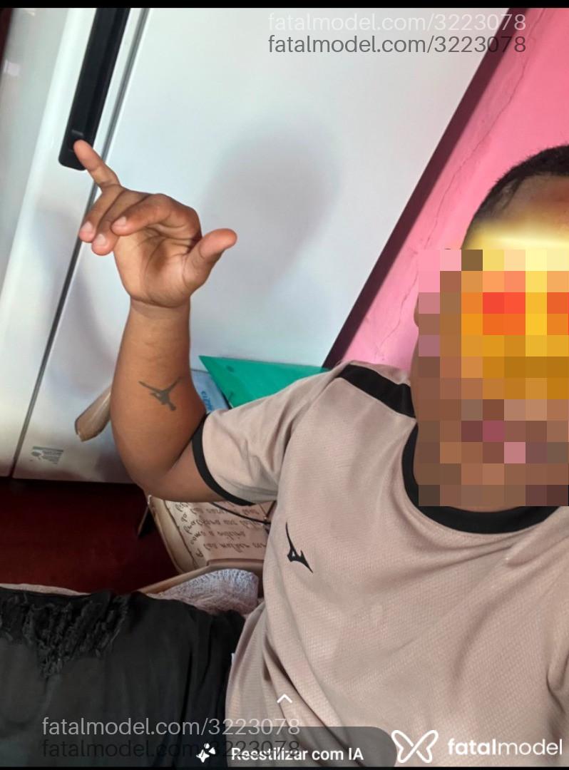 Acompanhante homem com cabelo castanho de olhos castanhos - Superchoque Acompanhante homem com cabelo castanho de olhos castanhos - Superchoque