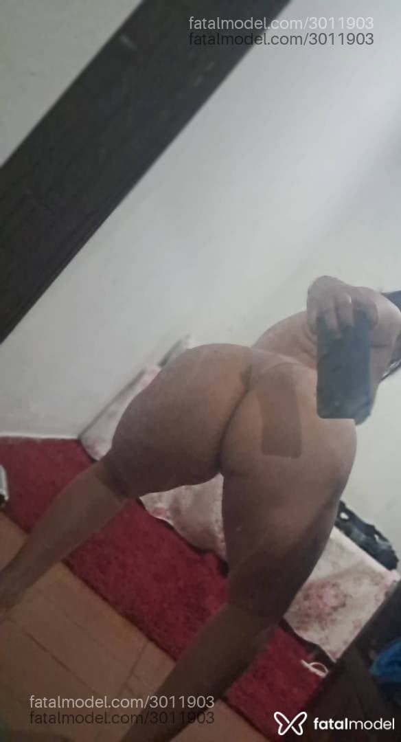 Acompanhante mulher com cabelo castanho de olhos mel - Acrianinha complet