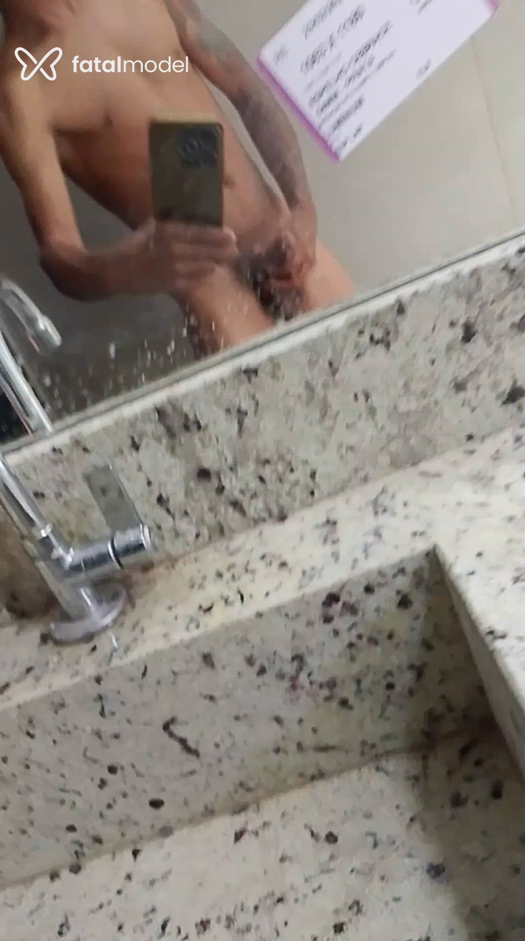 Acompanhante homem com cabelo castanho de olhos castanhos - Kaleb