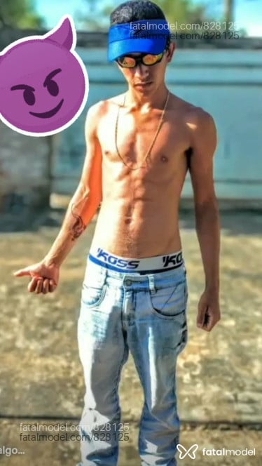 Acompanhante homem com cabelo castanho de olhos mel em Itajaí - Hugo Santos