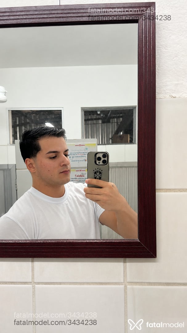 Acompanhante homem com cabelo castanho de olhos castanhos em Niterói - Jhonny Santos