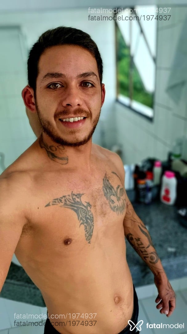 Acompanhante homem com cabelo castanho de olhos verdes em Santa Cruz do Sul - Sandro alves