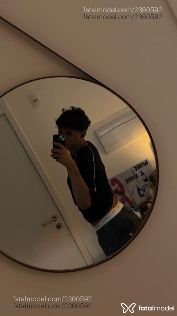 Acompanhante homem com cabelo castanho de olhos castanhos - Pedro