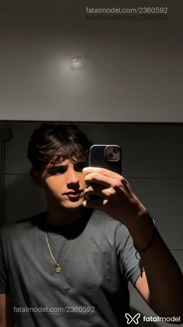 Acompanhante homem com cabelo castanho de olhos castanhos - Pedro