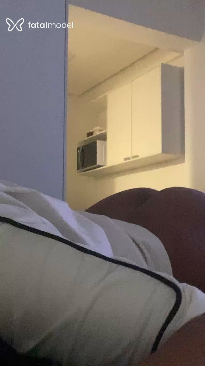 Acompanhante homem com cabelo castanho de olhos castanhos - Pedro