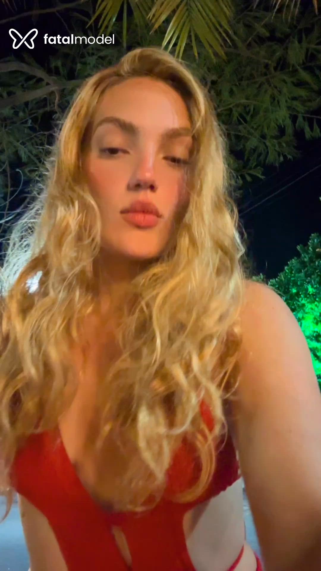 Acompanhante mulher loira (o) de olhos castanhos - Nina Acompanhante mulher loira (o) de olhos castanhos - Nina