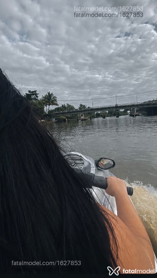 Acompanhante mulher morena (o) de olhos castanhos - Sara Acompanhante mulher morena (o) de olhos castanhos - Sara