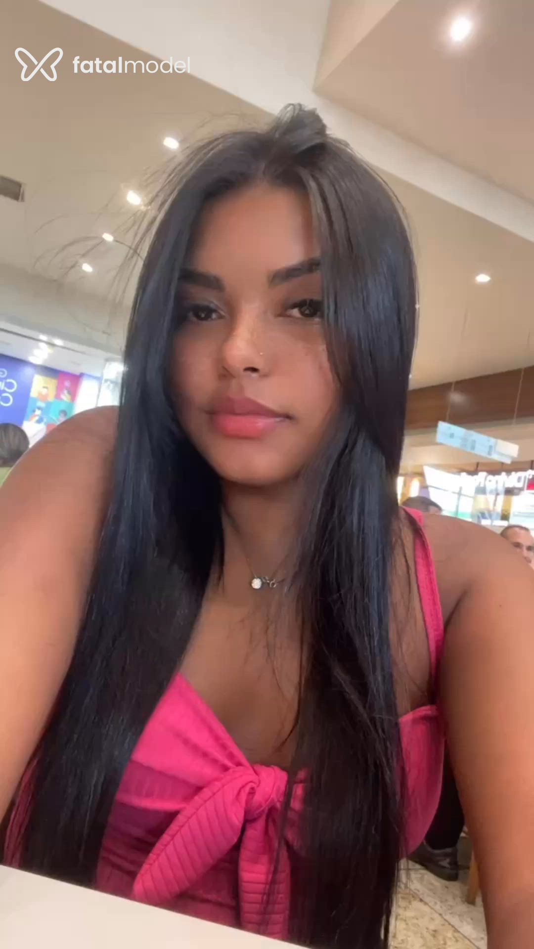 Acompanhante mulher morena (o) de olhos pretos em Florianópolis Acompanhante mulher morena (o) de olhos pretos em Florianópolis - Mah Martins