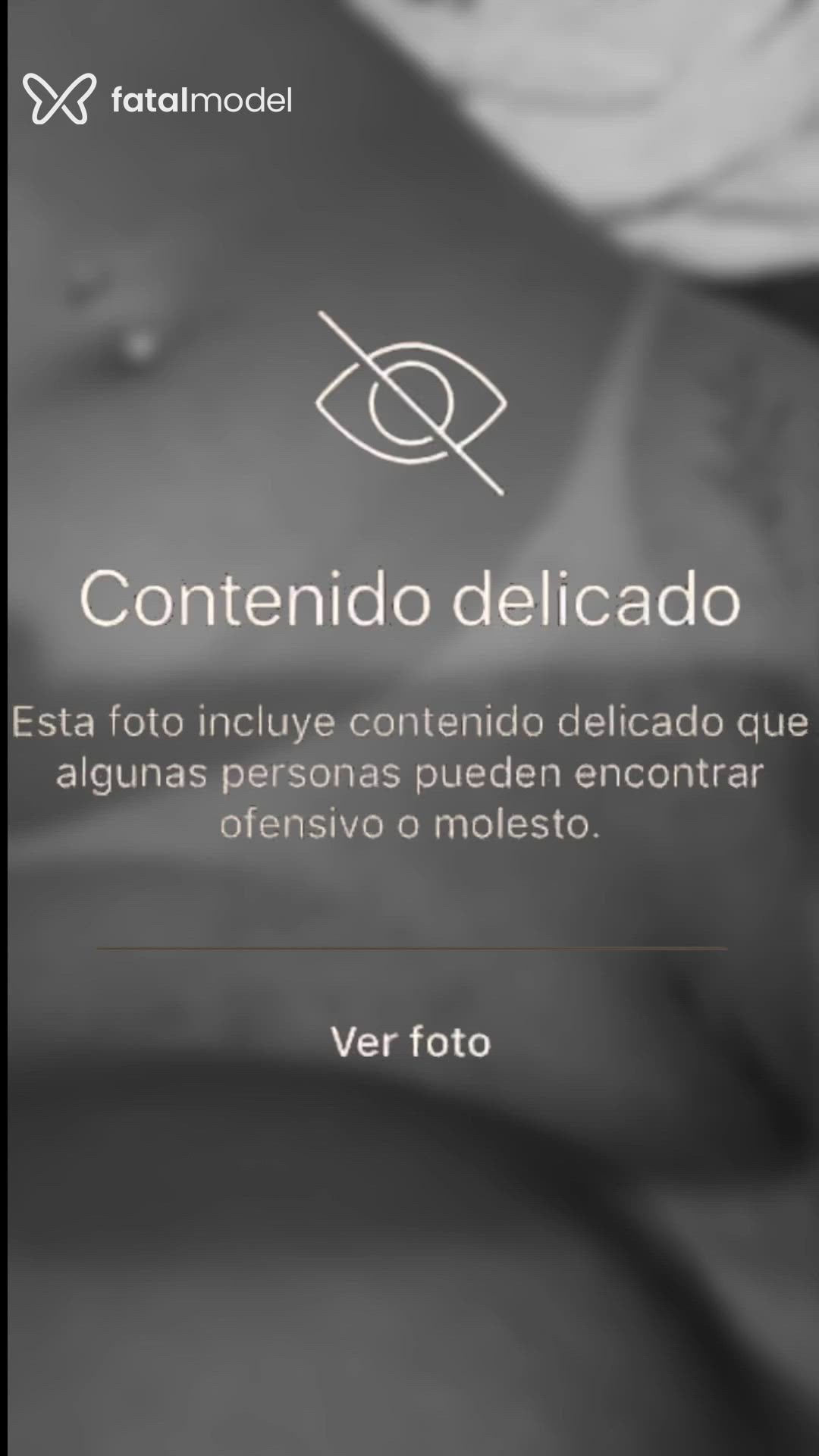 Acompanhante mulher loira (o) de olhos pretos - Clara