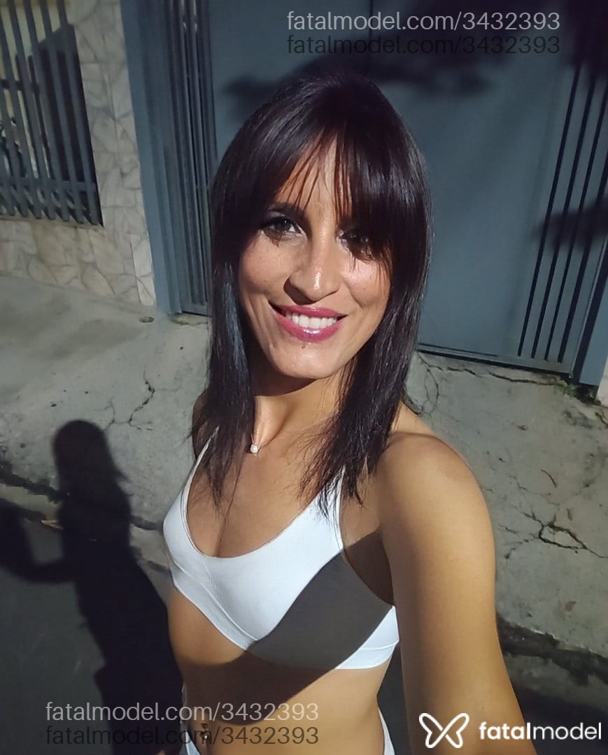 Acompanhante mulher trans com cabelo castanho de olhos pretos - Celina