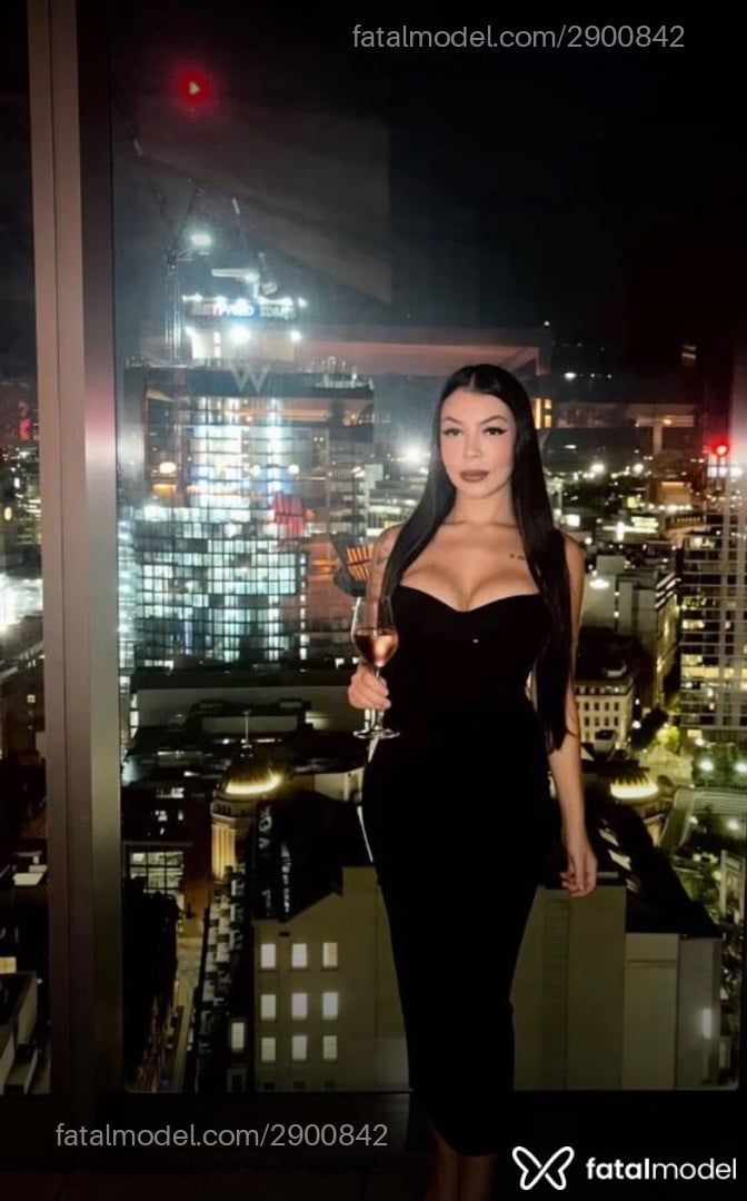 Acompanhante mulher morena (o) de olhos castanhos - Luna
