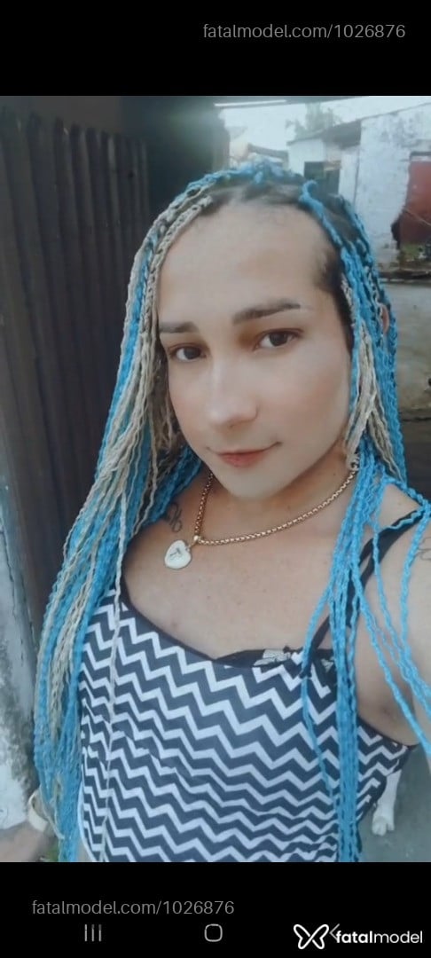 Acompanhante travesti com cabelo colorido de olhos castanhos em Paranaguá Acompanhante travesti com cabelo colorido de olhos castanhos em Paranaguá - Leandra