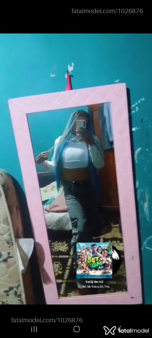 Acompanhante travesti com cabelo colorido de olhos castanhos em Paranaguá - Leandra