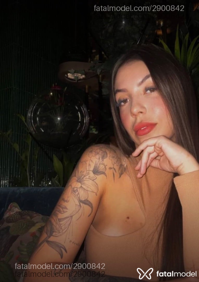 Acompanhante mulher morena (o) de olhos castanhos - Luna