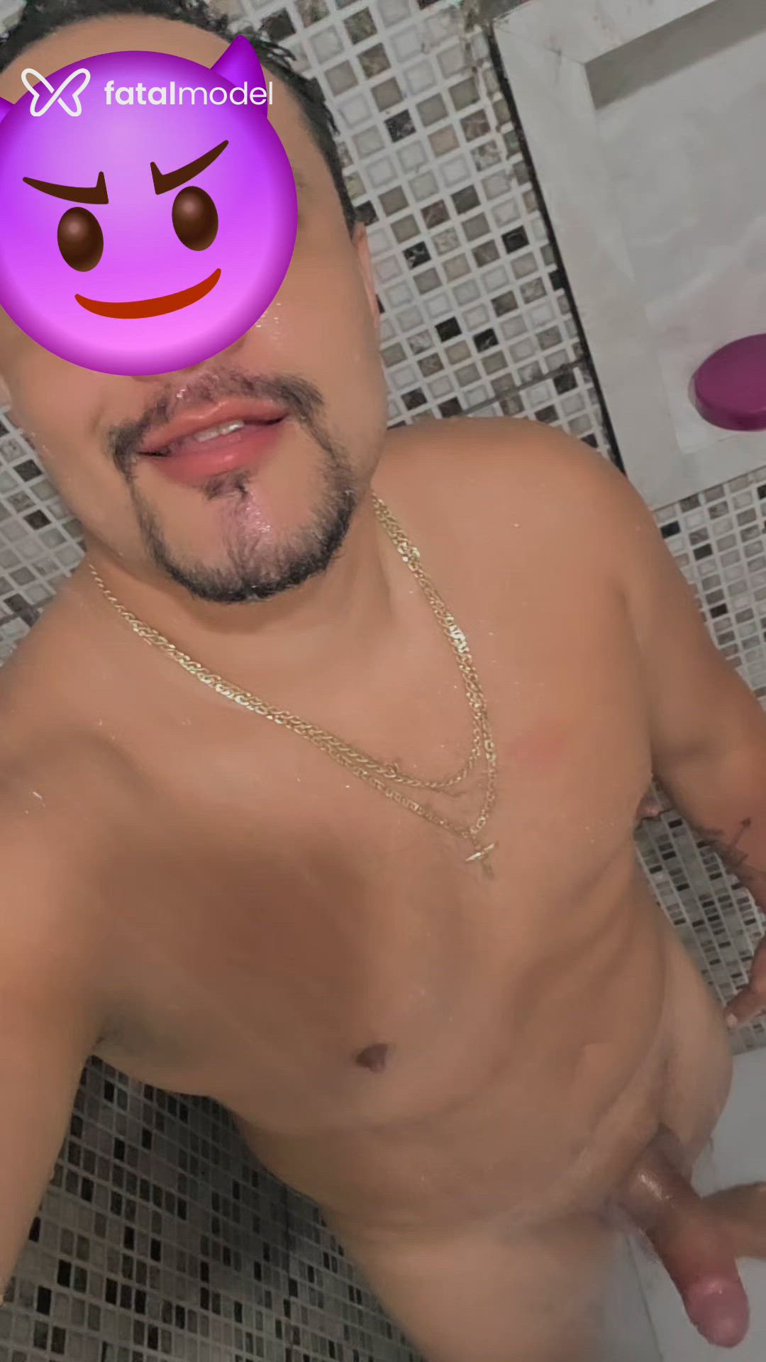 Acompanhante homem com cabelo castanho de olhos verdes em Virtual - Enfermeiro