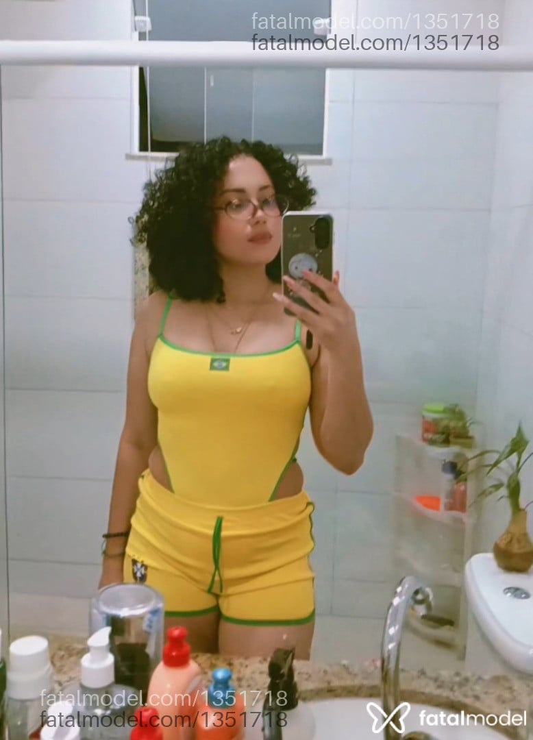 Acompanhante mulher morena (o) de olhos pretos em Rio de Janeiro - Clara