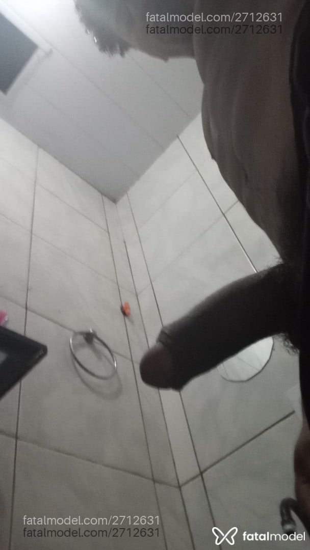 Acompanhante homem com cabelo castanho de olhos castanhos - Hurgo Acompanhante homem com cabelo castanho de olhos castanhos - Hurgo