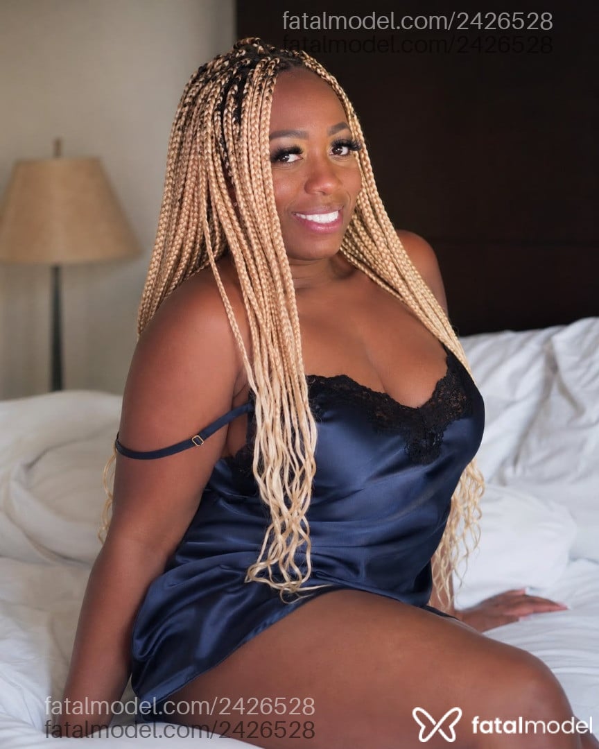 Acompanhante mulher trans com cabelo castanho de olhos castanhos em Gramado - Morena Bomboom