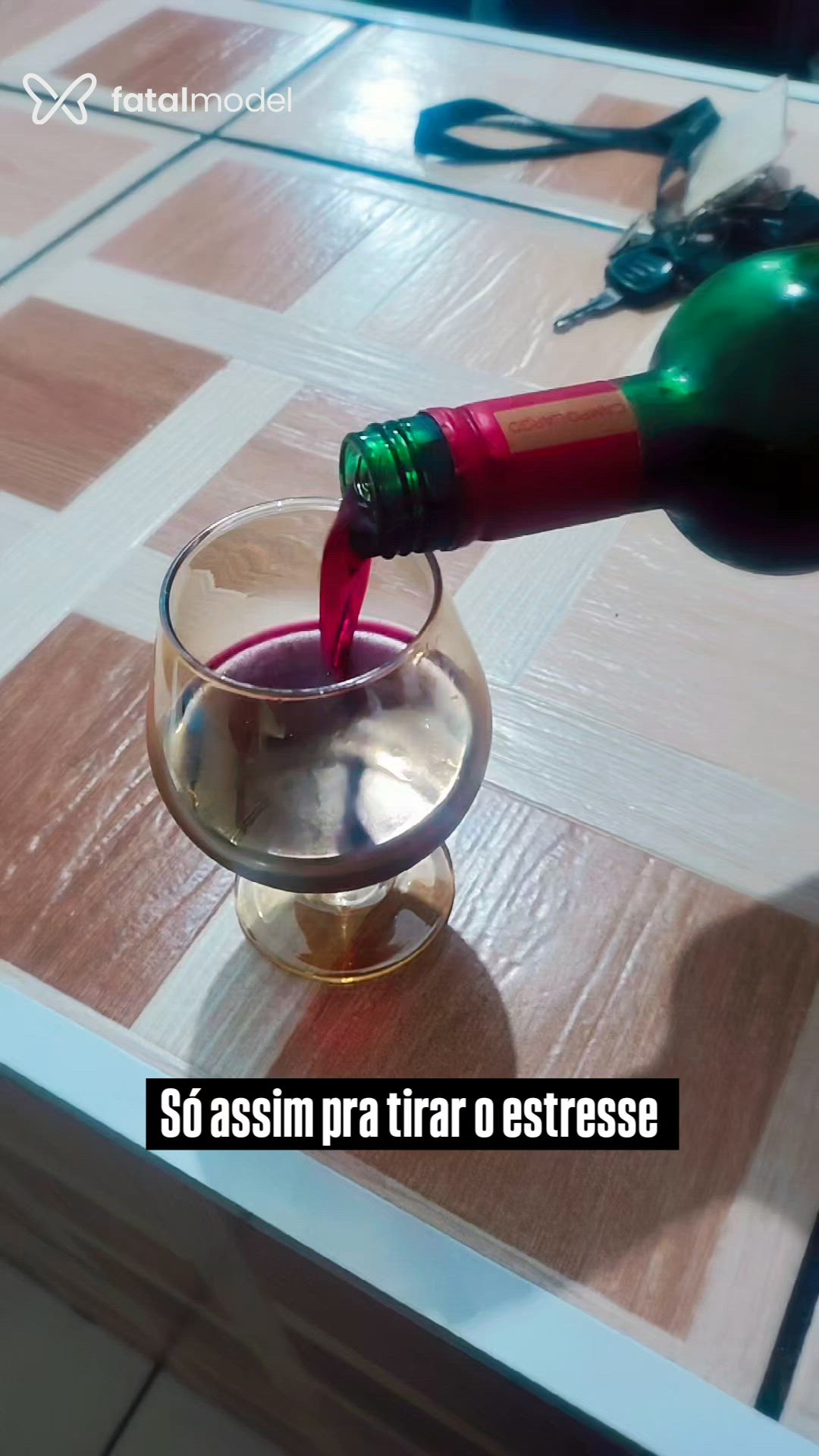 Acompanhante mulher morena (o) de olhos castanhos - Chocolategaucha