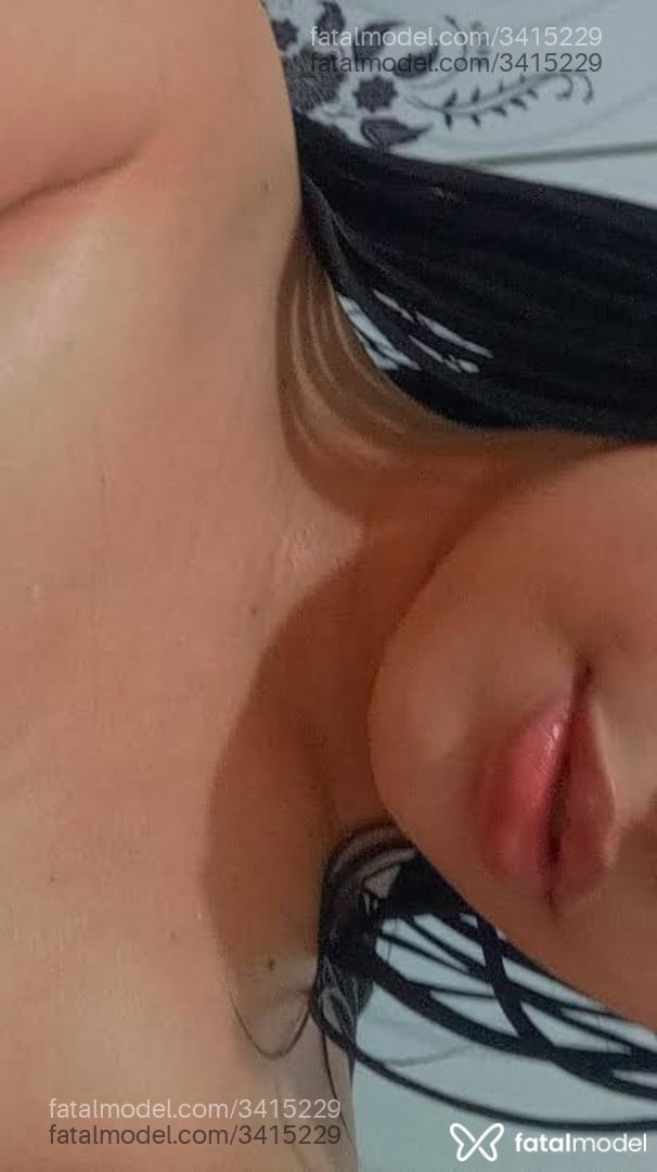 Acompanhante mulher morena (o) de olhos castanhos - Robertinha